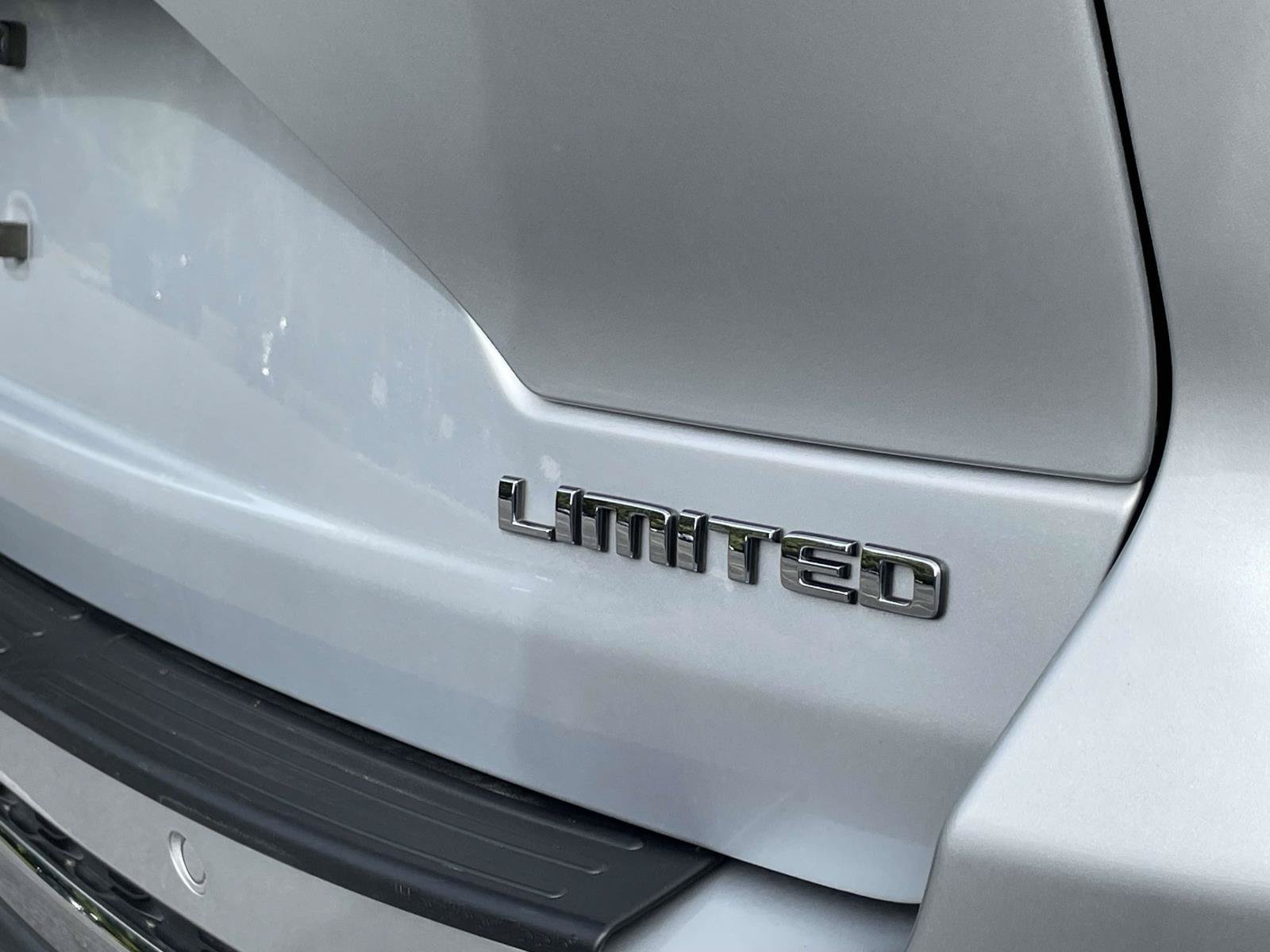 Used 2023 Jeep Grand Cherokee Limited AWD/4WD image 8