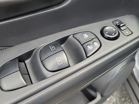 Used 2025 Nissan Kicks Play S FWD image 17