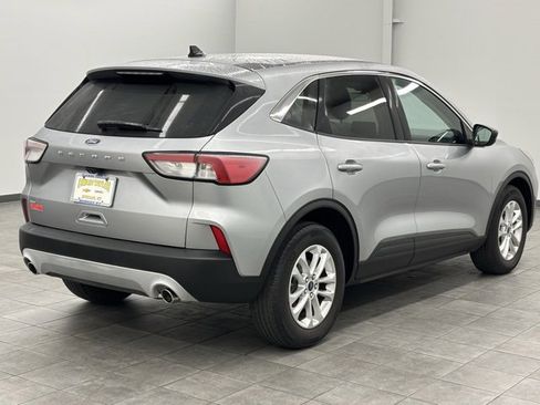 Used 2022 Ford Escape SE image 2