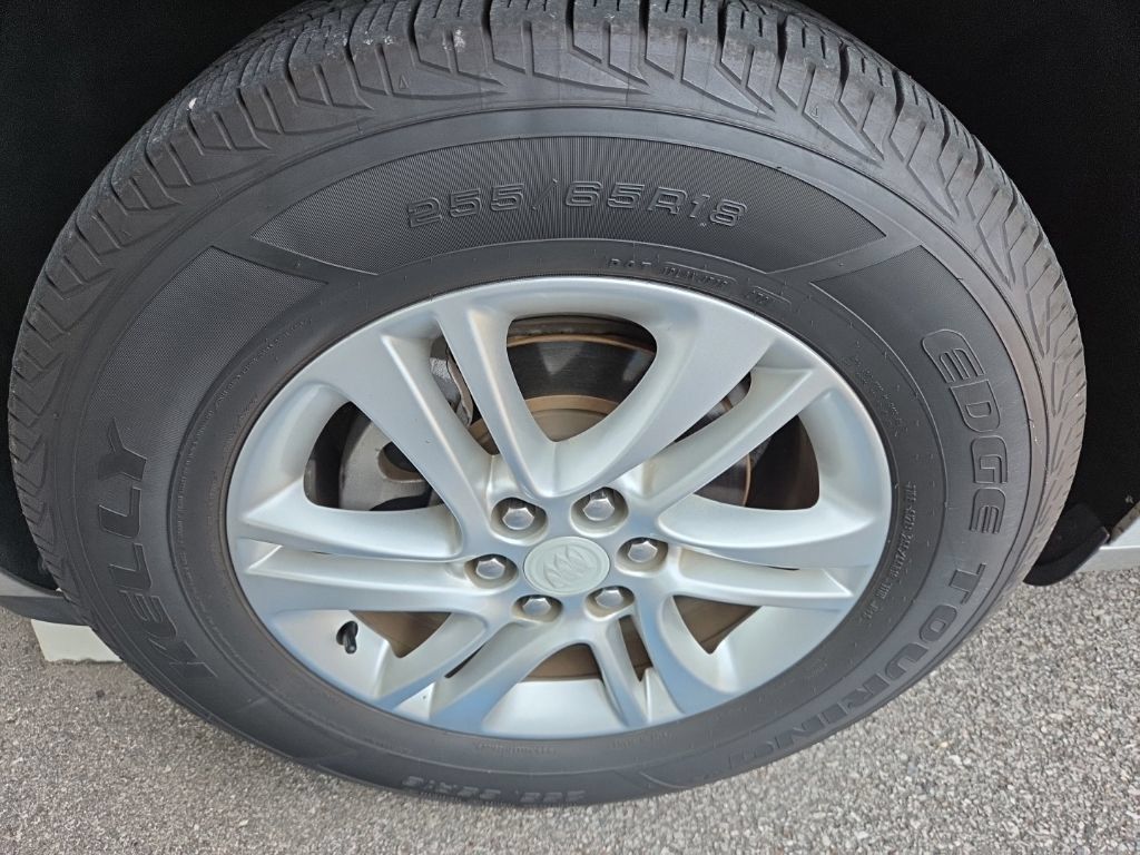 Used 2019 Buick Enclave Essence FWD image 3