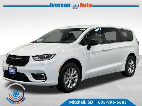 New 2026 Chrysler Pacifica Select image 3