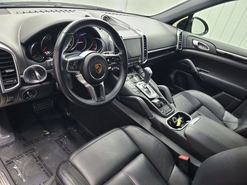 Used 2017 Porsche Cayenne AWD/4WD image 24