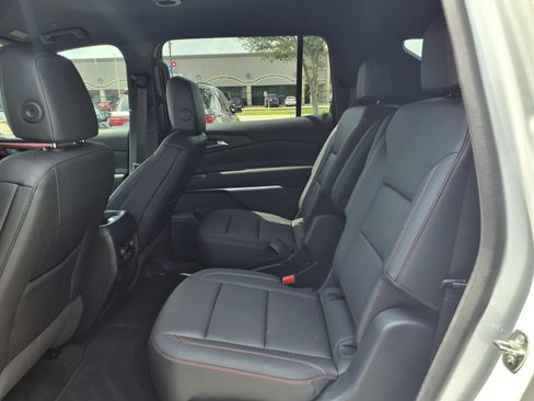 Used 2024 Chevrolet Traverse Z71 AWD/4WD image 18