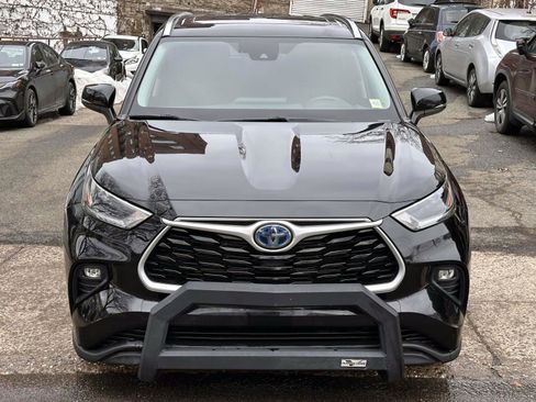 Certified 2021 Toyota Highlander XLE image 8