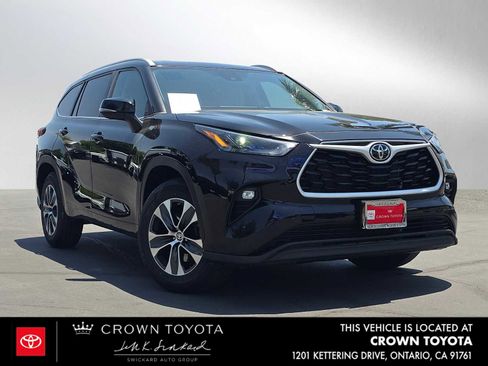 Used 2023 Toyota Highlander XLE FWD image 1