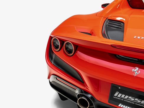 Used 2022 Ferrari F8 Tributo RWD image 32