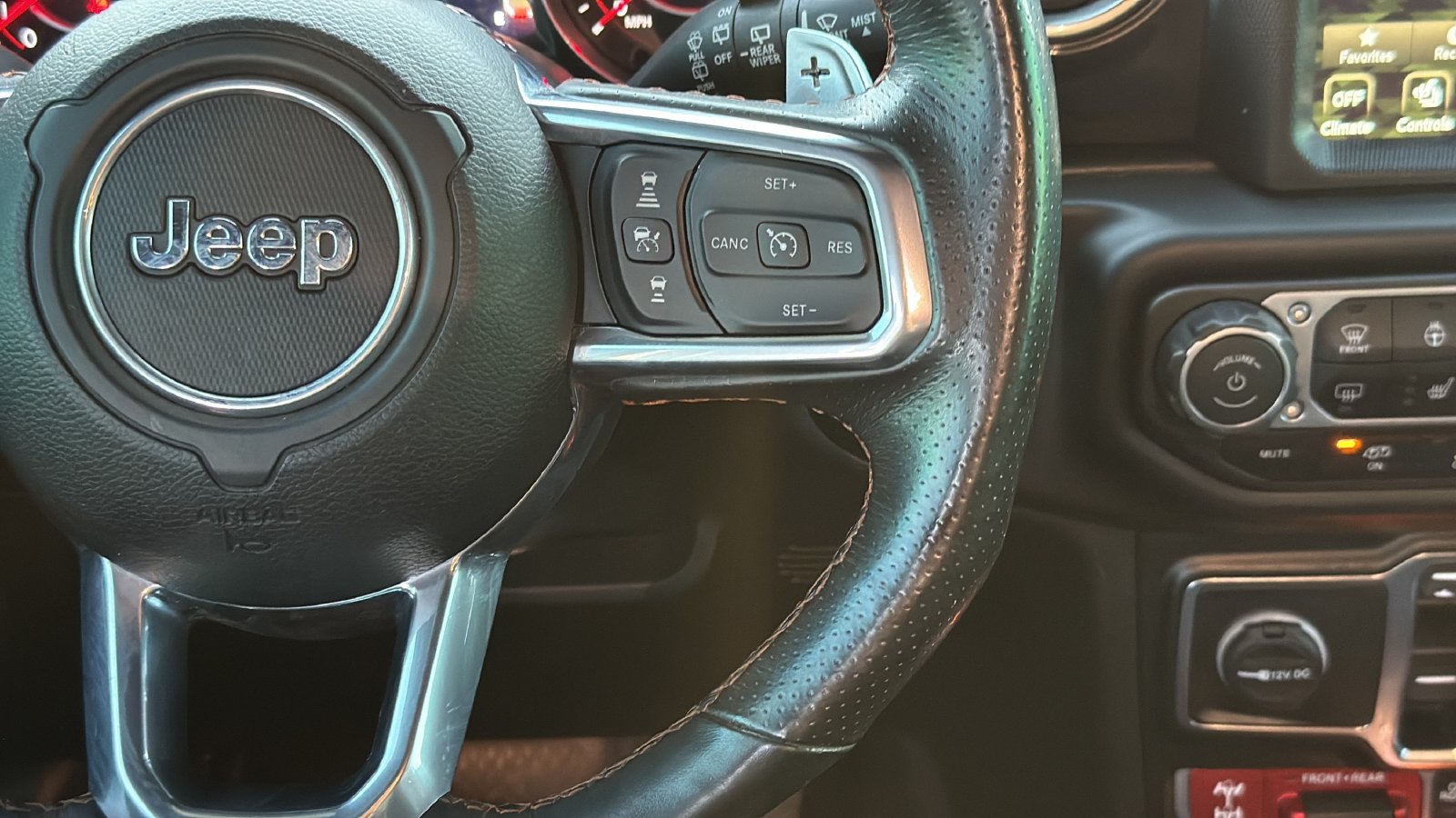 Used 2022 Jeep Wrangler Unlimited Rubicon AWD/4WD image 15