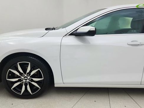 Used 2018 Chevrolet Malibu LT w/ Driver Confidence Package FWD image 10
