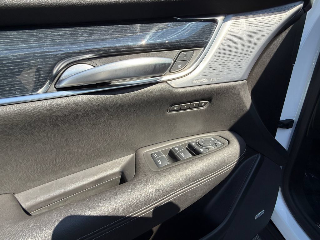 Used 2025 Cadillac XT5 Premium Luxury w/ Technology Package AWD/4WD image 12