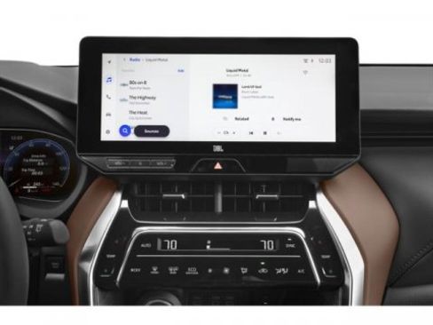 Used 2024 Toyota Venza Limited image 13