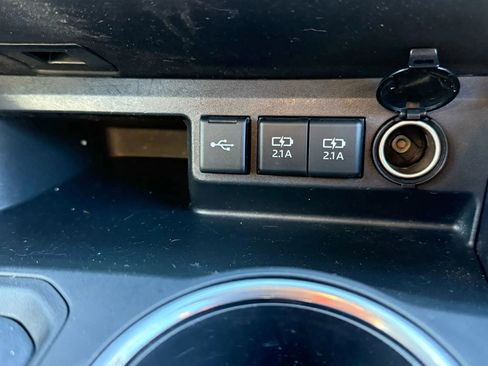 Used 2020 Toyota Highlander LE image 19