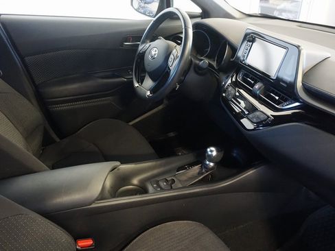 Used 2018 Toyota C-HR XLE image 21