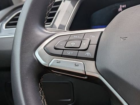 Used 2023 Volkswagen Tiguan SE w/ Panoramic Sunroof Package image 29