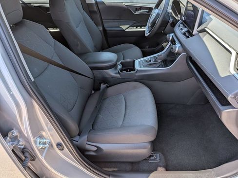 Used 2025 Toyota RAV4 XLE AWD/4WD image 30
