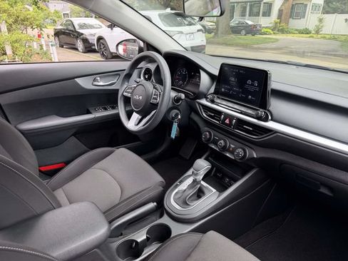 Used 2022 Kia Forte LXS FWD image 8