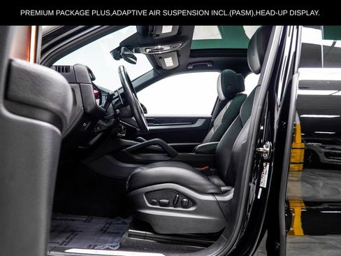 Used 2024 Porsche Cayenne AWD/4WD image 41