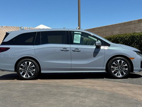 Used 2026 Honda Odyssey Elite image 3