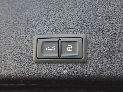 Used 2022 Audi e-tron Premium Plus AWD/4WD image 15