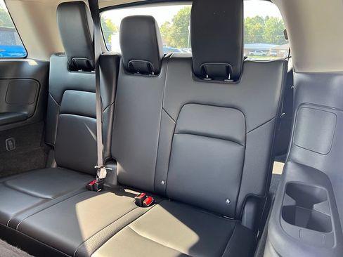 Used 2025 Nissan Pathfinder SL FWD image 9