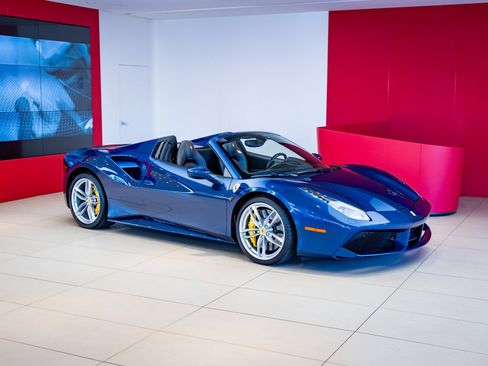 Used 2017 Ferrari 488 Spider image 1