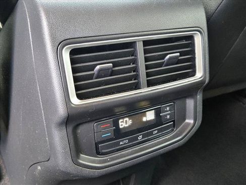 Used 2025 Volkswagen Atlas SE FWD image 17