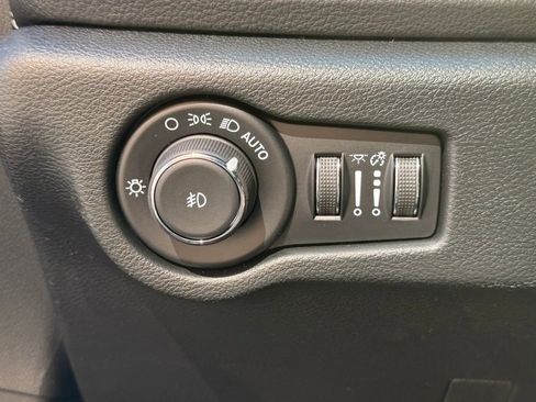 New 2026 Chrysler Pacifica Select FWD image 26