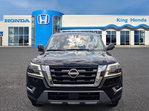 Used 2021 Nissan Armada SL w/ Captain's Chairs Package RWD image 2