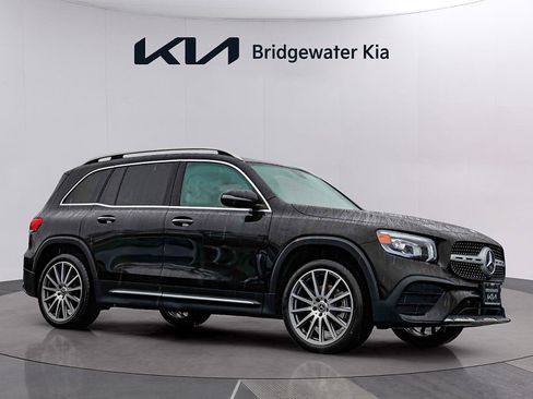 Used 2021 Mercedes-Benz GLB 250 4MATIC image 2