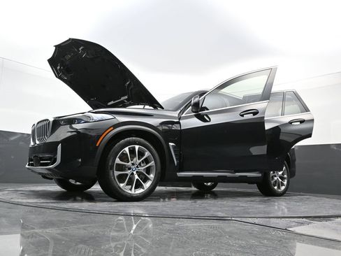 Used 2025 BMW X5 xDrive50e w/ Climate Comfort Package image 42