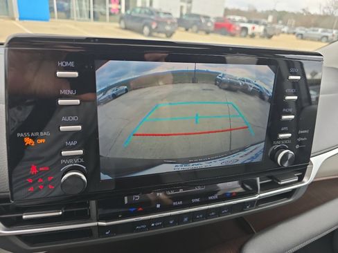 Used 2023 Toyota Sienna XLE image 25