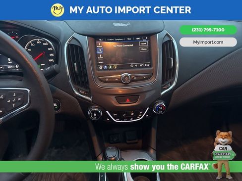 Used 2019 Chevrolet Cruze LT w/ Sun And Sound Package image 10