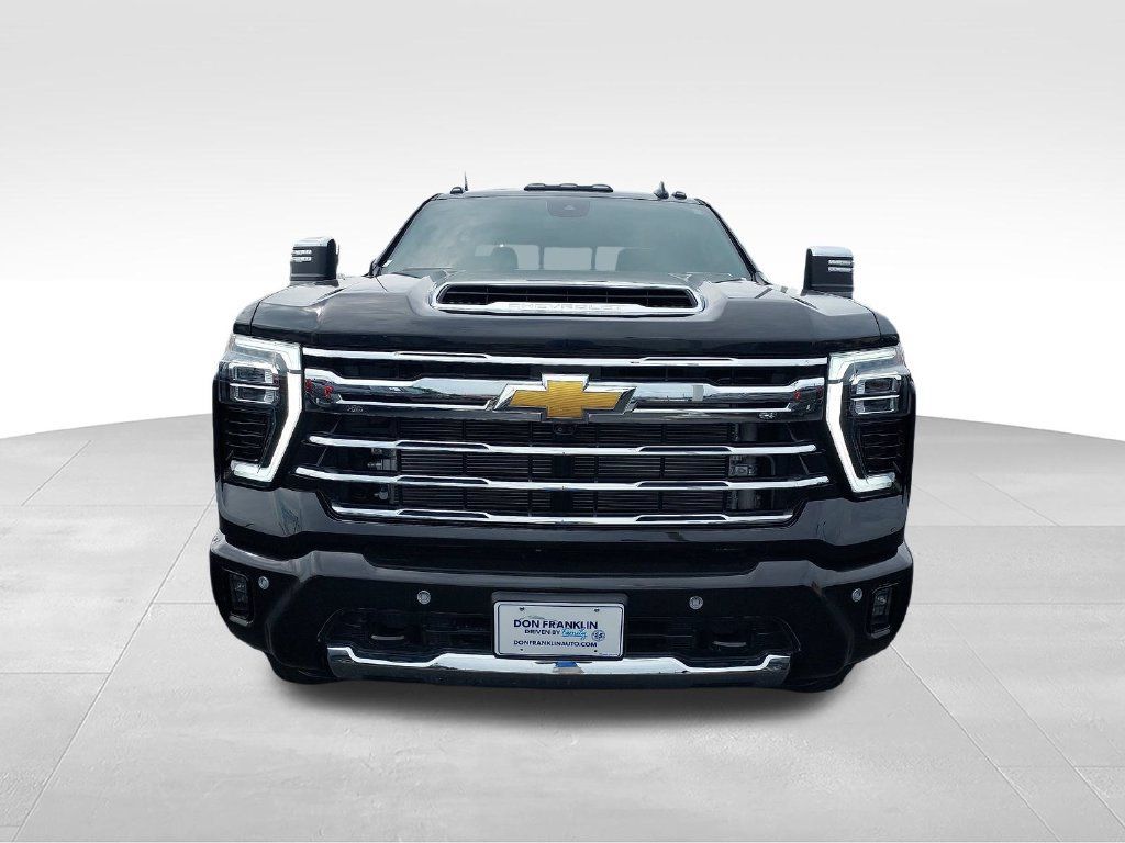 Used 2025 Chevrolet Silverado 3500 LTZ w/ LTZ Plus Package AWD/4WD image 8
