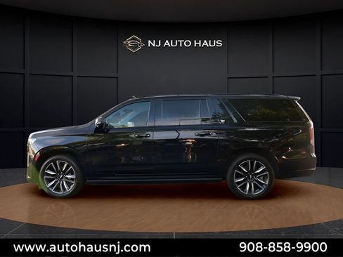 Used 2023 Cadillac Escalade ESV Sport w/ Touring Package AWD/4WD image 9