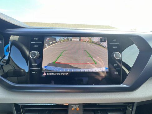 Certified 2023 Volkswagen Taos SE w/ Panoramic Sunroof Package AWD/4WD image 17