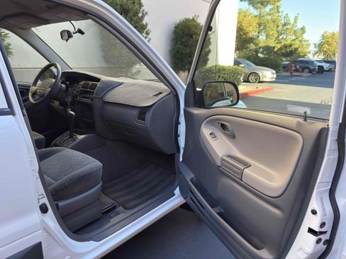 Used 2003 Chevrolet Tracker ZR2 image 64