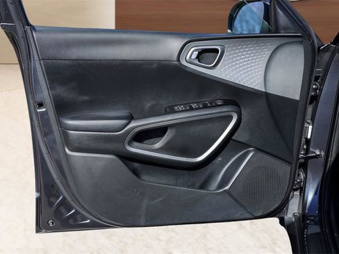 Used 2022 Kia Soul LX image 21