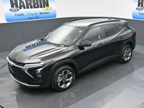 Used 2025 Chevrolet Trax LT w/ LT Convenience Package image 23