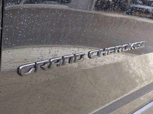 Used 2023 Jeep Grand Cherokee Altitude image 13