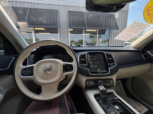 Used 2020 Volvo XC90 T6 Momentum AWD/4WD image 10