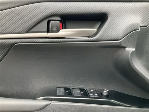 Used 2025 Toyota Camry SE image 14