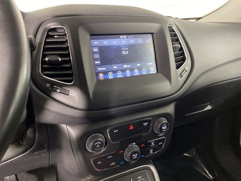 Used 2019 Jeep Compass Latitude w/ Cold Weather Group AWD/4WD image 29