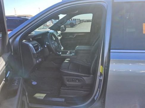 Used 2025 GMC Yukon Elevation AWD/4WD image 8