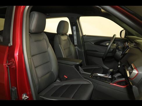 Used 2023 Chevrolet TrailBlazer RS w/ Technology Package AWD/4WD image 30