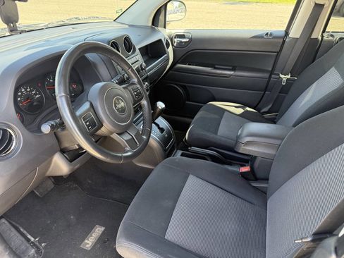 Used 2011 Jeep Compass Latitude AWD/4WD image 4
