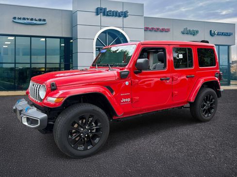 Used 2024 Jeep Wrangler Unlimited Sahara w/ Technology Group AWD/4WD image 4