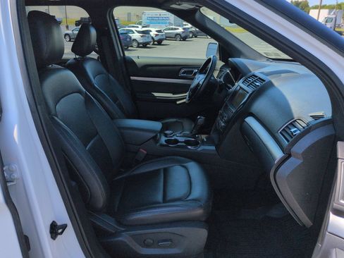 Used 2019 Ford Explorer XLT w/ Equipment Group 202A AWD/4WD image 29