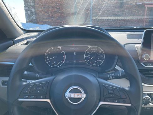 Used 2025 Nissan Altima 2.5 SV image 34