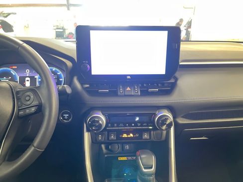 Certified 2025 Toyota RAV4 XSE w/ Advanced Technology Package AWD/4WD image 18