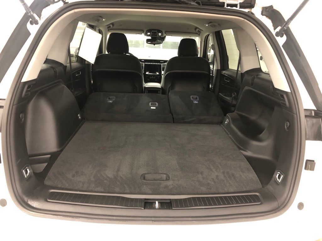 Used 2024 Jeep Grand Cherokee Laredo AWD/4WD image 18