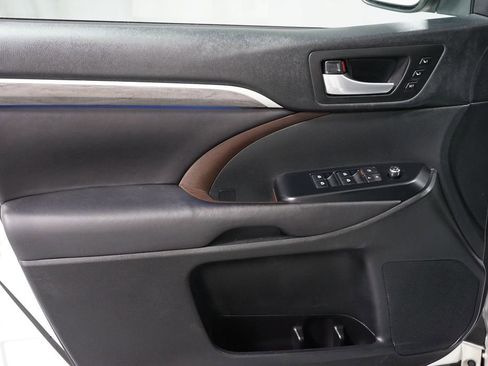 Used 2017 Toyota Highlander Limited FWD image 31